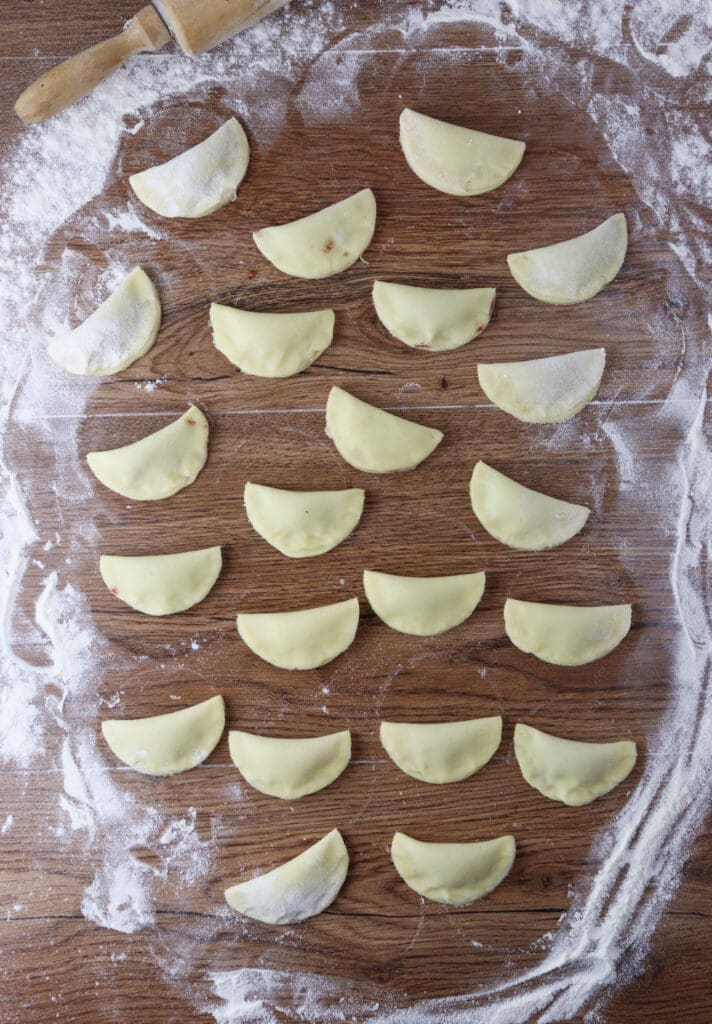 how to press the edges to make the cookies compact before baking